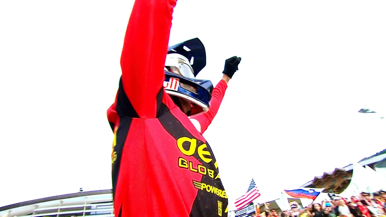 Long Live Chainsaw backdrop