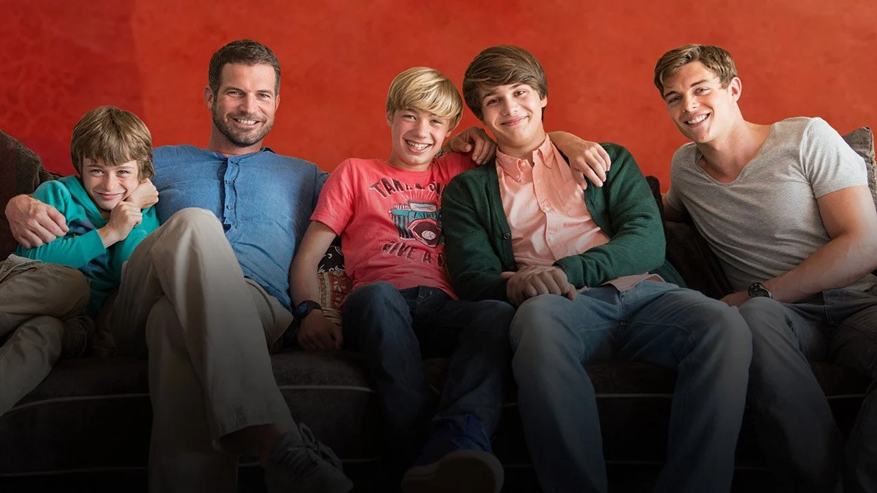 Herzensbrecher – Vater von vier Söhnen backdrop