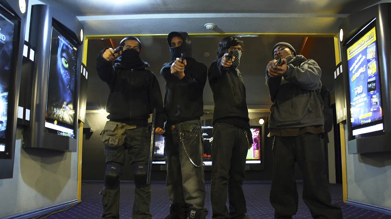 Asalto al cine backdrop