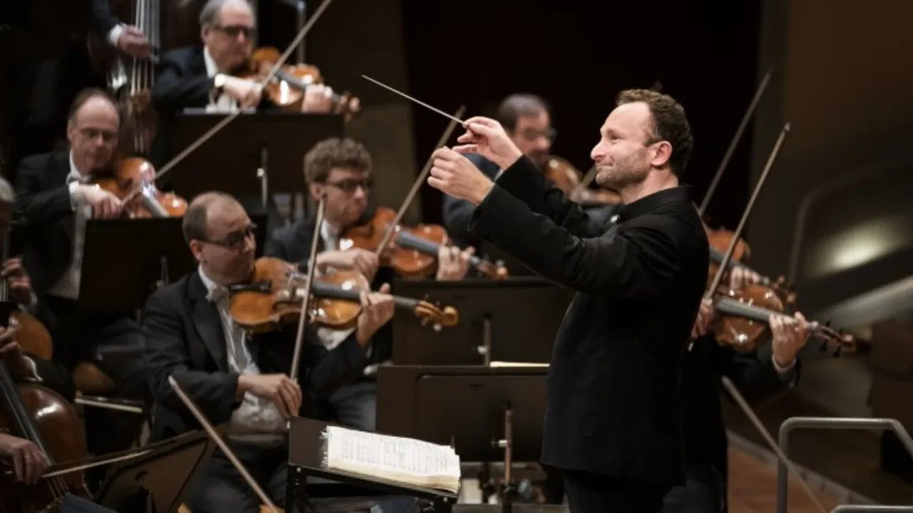 Berliner Philharmoniker 2021/22: Silvesterkonzert mit Kirill Petrenko und Janine Jansen backdrop