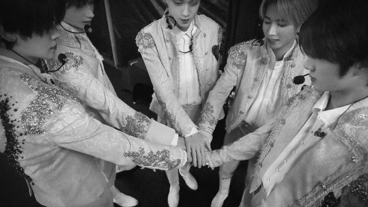 TOMORROW X TOGETHER WORLD TOUR  'ACT:LOVESICK' backdrop