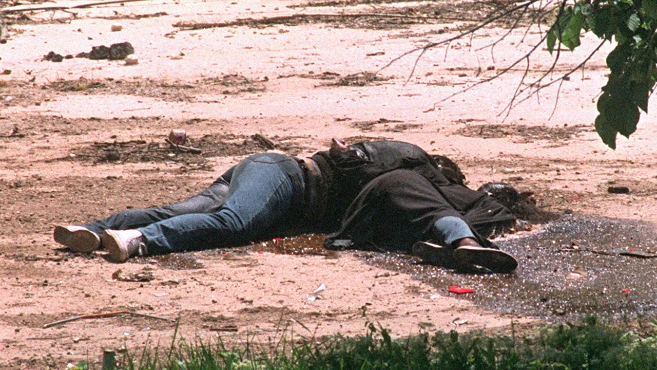 Romeo and Juliet in Sarajevo backdrop