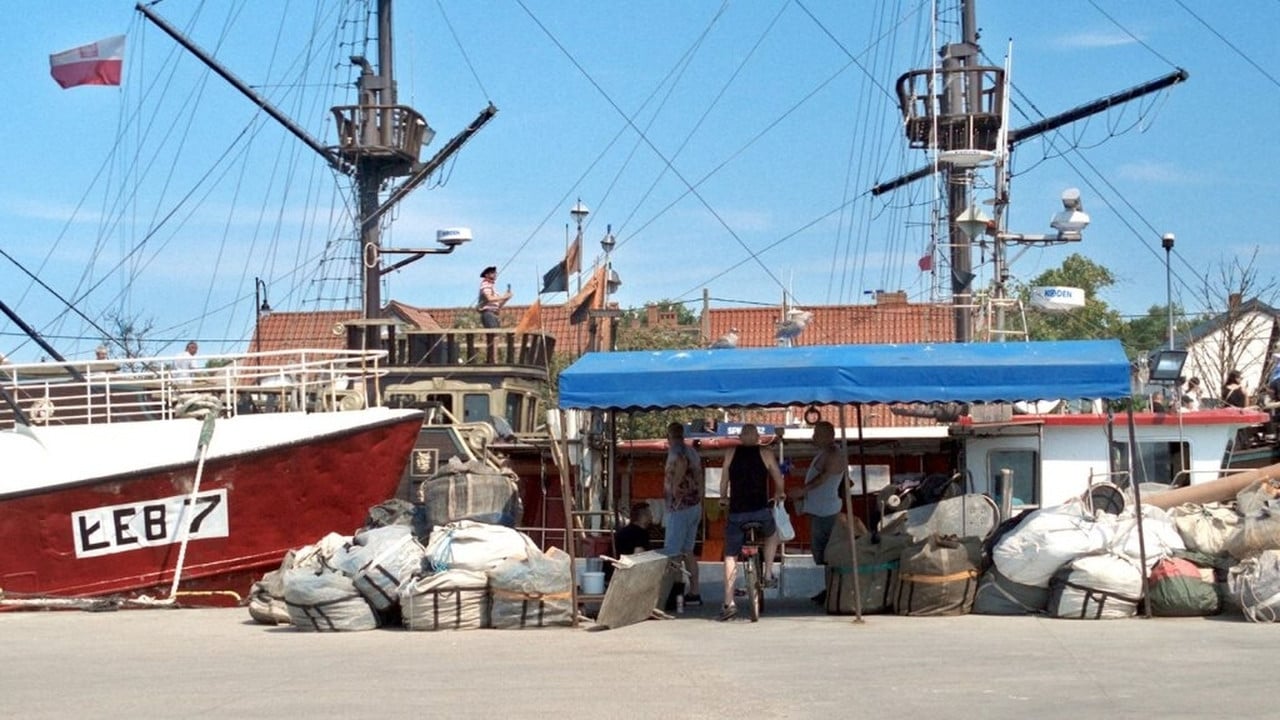 The Queen and the Smokehouse backdrop