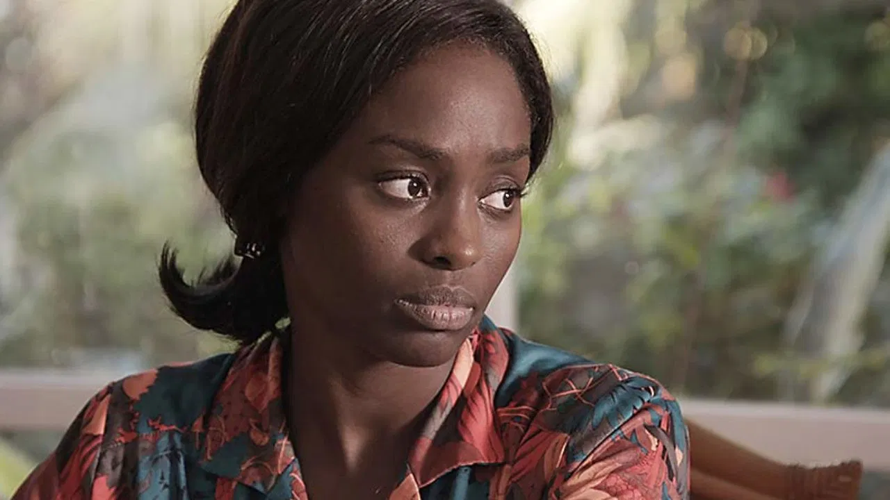 Regard Noir backdrop