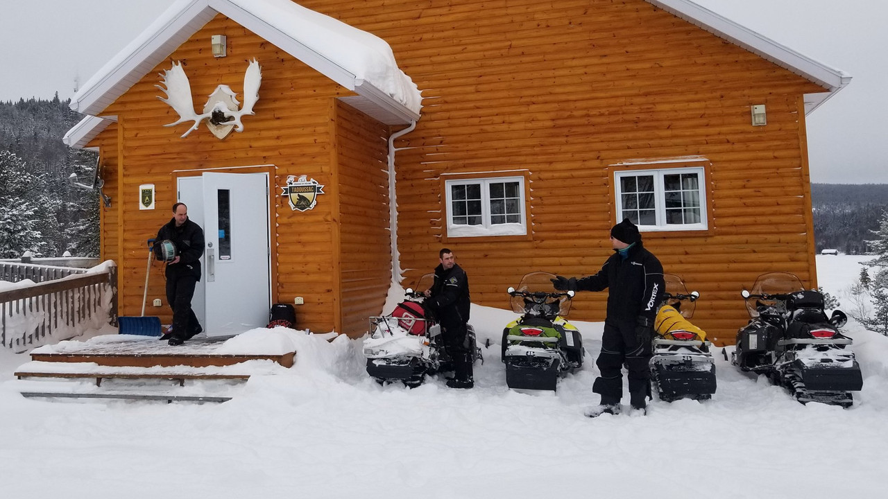 La poudre aux yeux backdrop