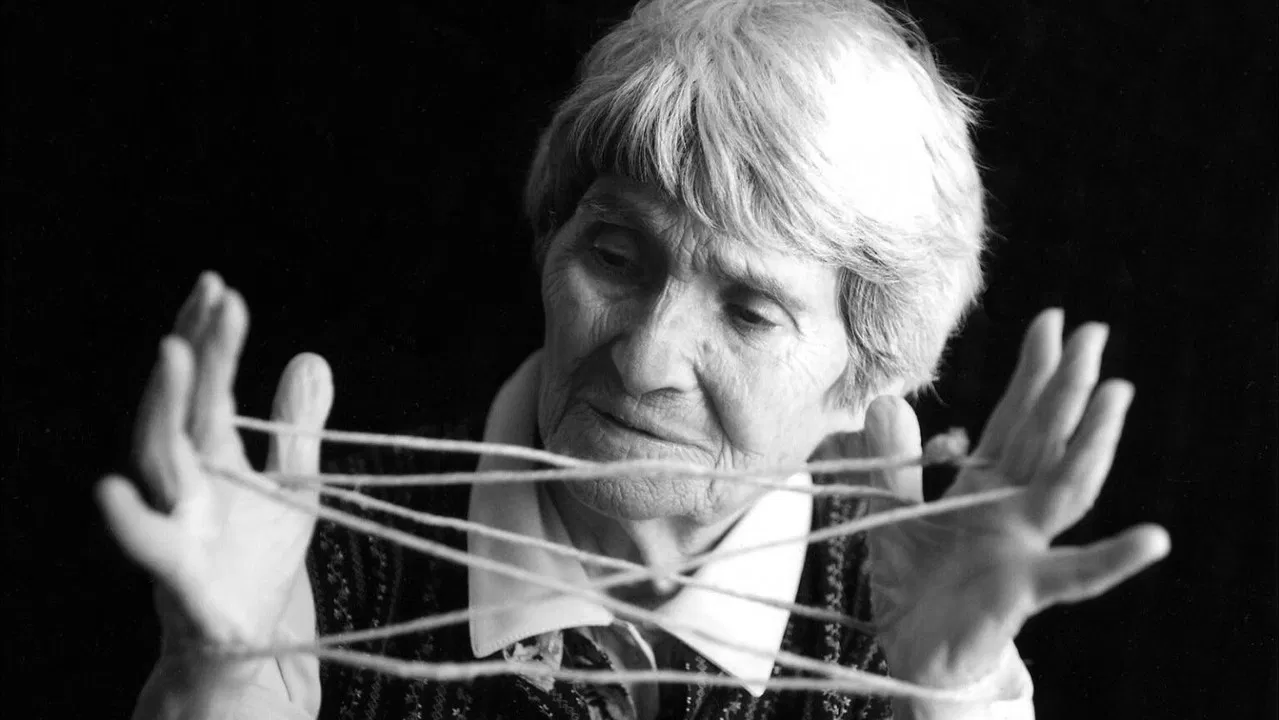 Sulle tracce di Maria Lai backdrop