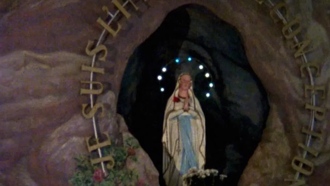 Canada Vignettes: St. Laurent Pilgrimage backdrop