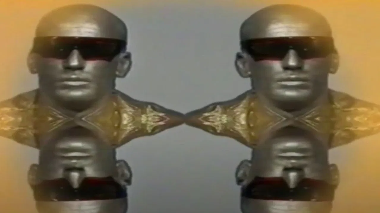 Pit Pet Too and Mitz Petel backdrop