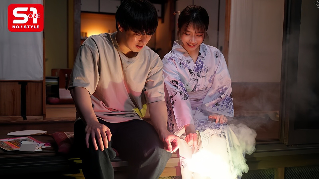 8月26日 花火大会の夜 ずっと両片想いだった僕らは結ばれ 十数年分の’好き’をぶつけ合うように身体を貪り合った 河北彩伽 backdrop