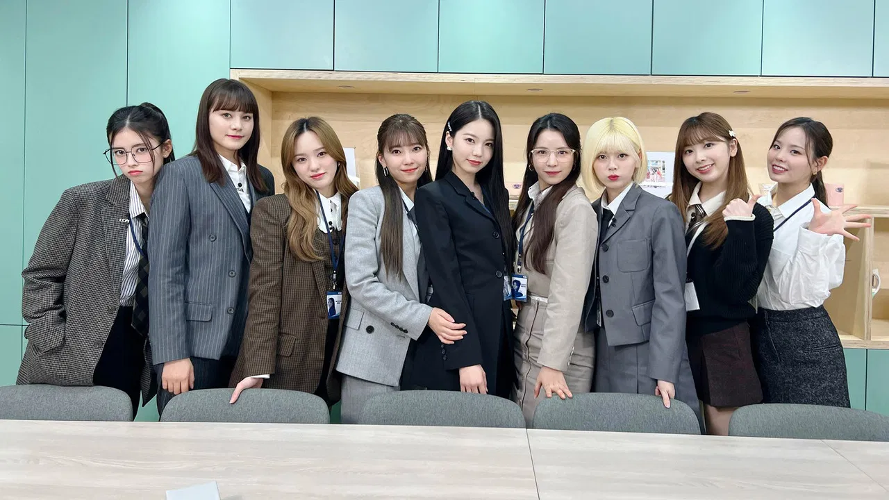 NiziU COMPANY backdrop