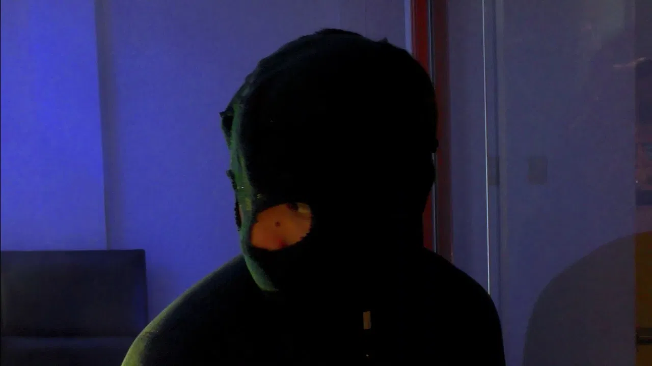 Punto y Comas backdrop