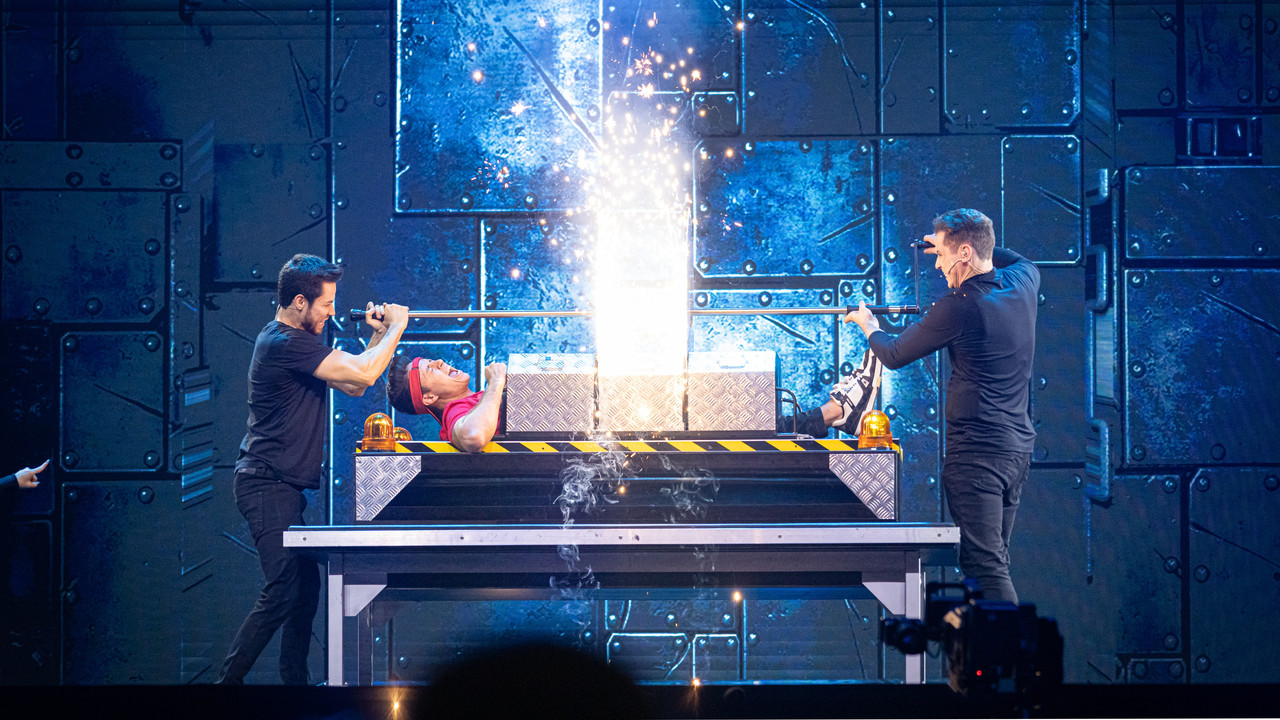 Henry & Klauss: Mestres da Mágica backdrop