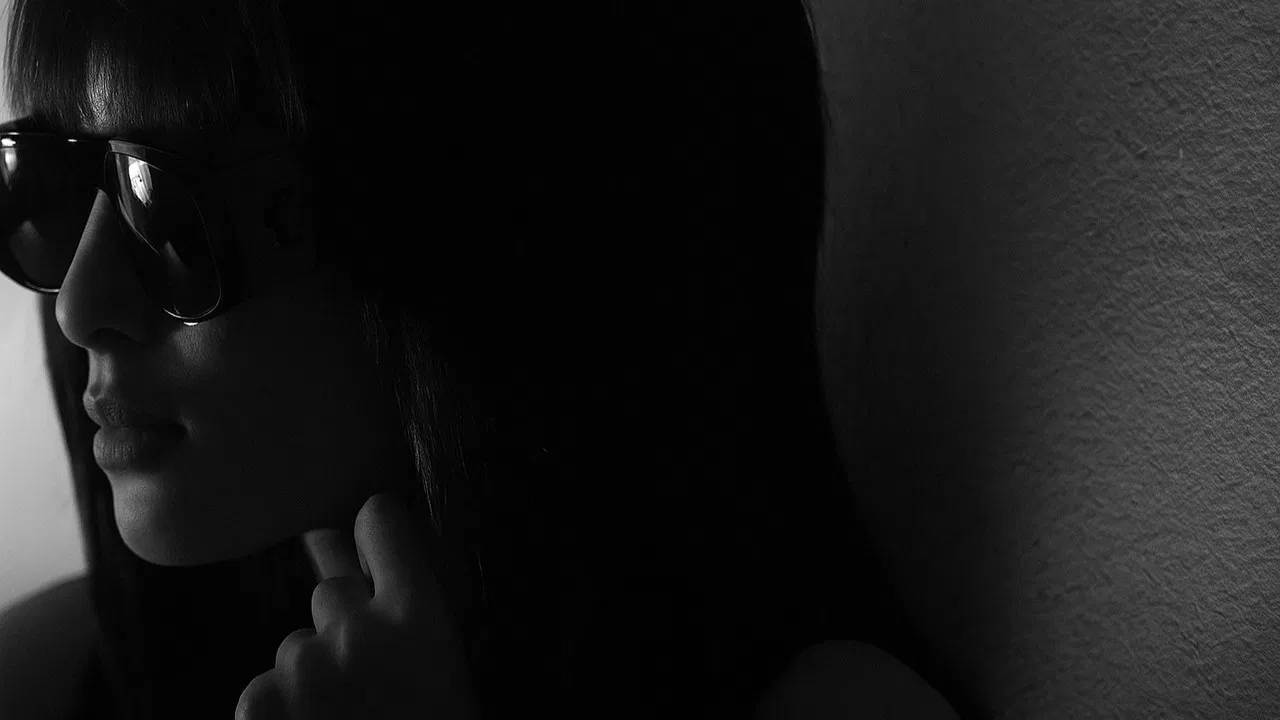 Love, Kills xx backdrop