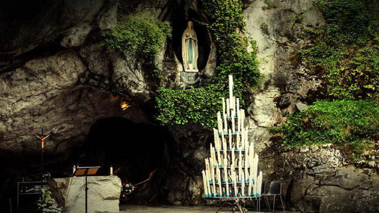 Lourdes : L'énigme des guérisons inexpliquées backdrop