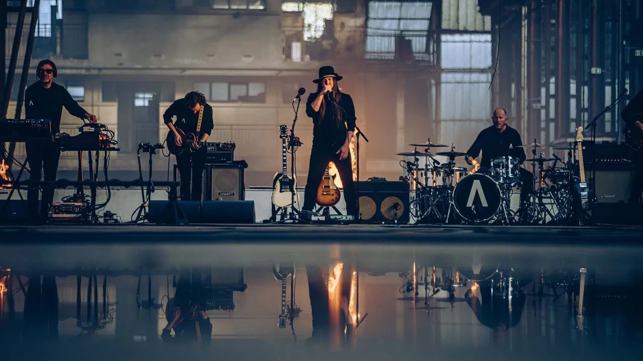 Archive aux Grandes Serres de Pantin - Passengers backdrop