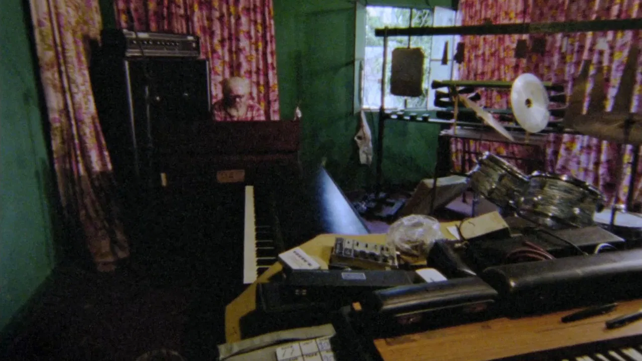 Hermeto, the Champ backdrop