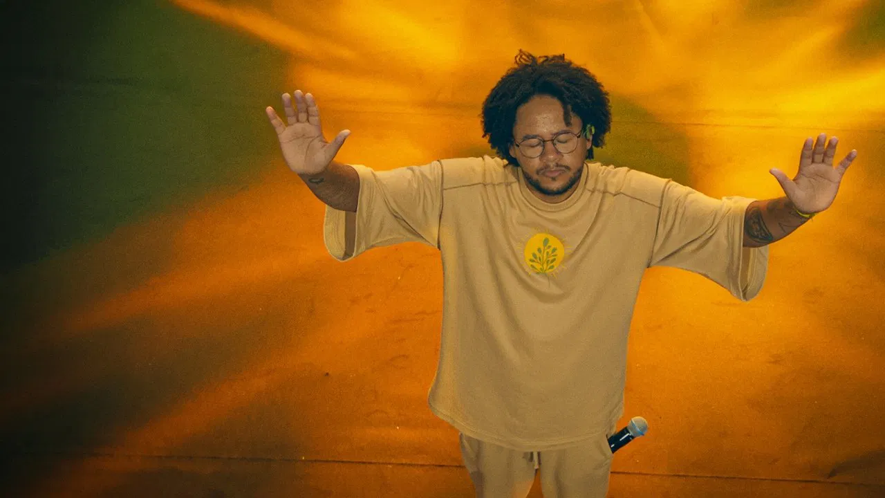 Emicida: AmarElo – Ao Vivo backdrop