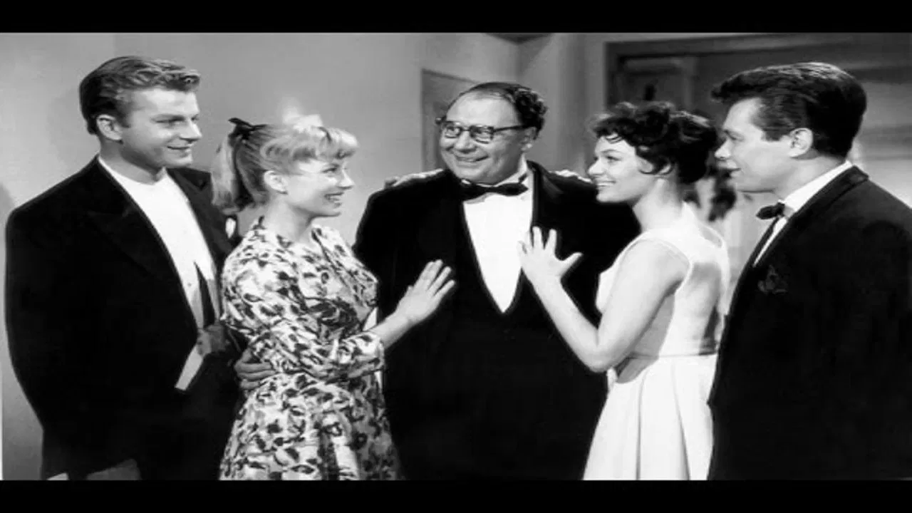 Der müde Theodor backdrop