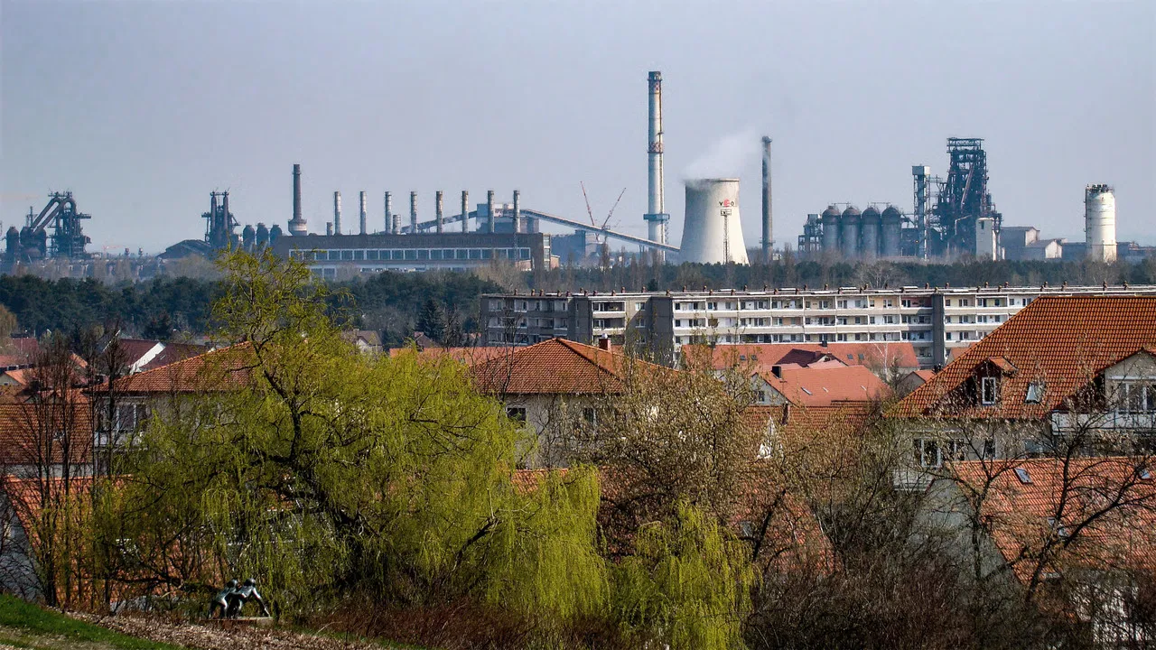 Das Schwalbennest backdrop