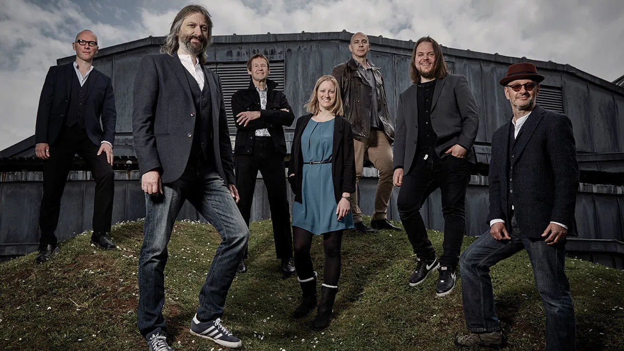 Big Big Train ‎– Empire (Live At The Hackney Empire) backdrop