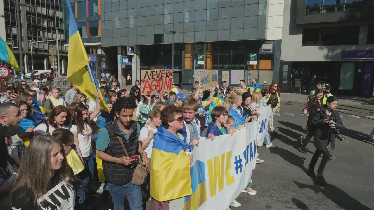 Don't Leave Me Behind: Stories of Young Ukrainian Survival backdrop