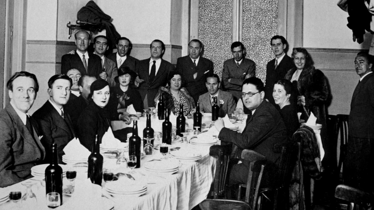 Las sinsombrero backdrop