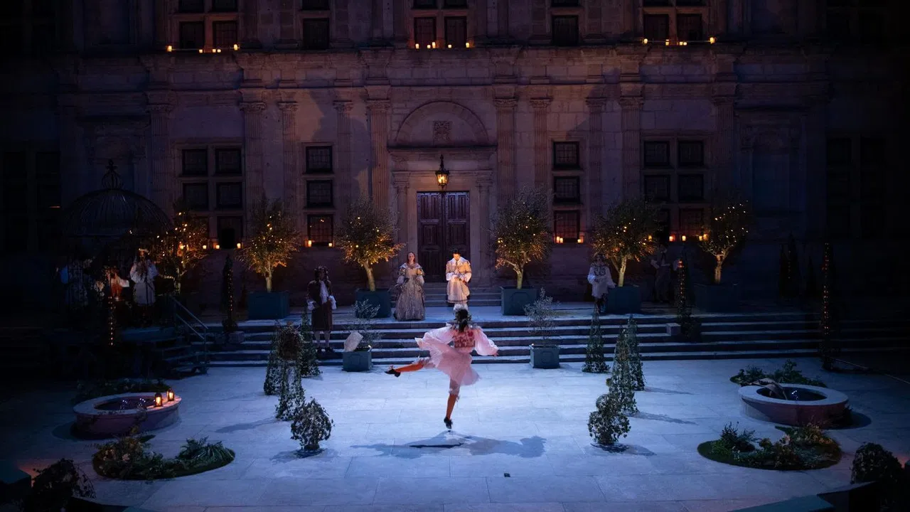 Les Fâcheux backdrop