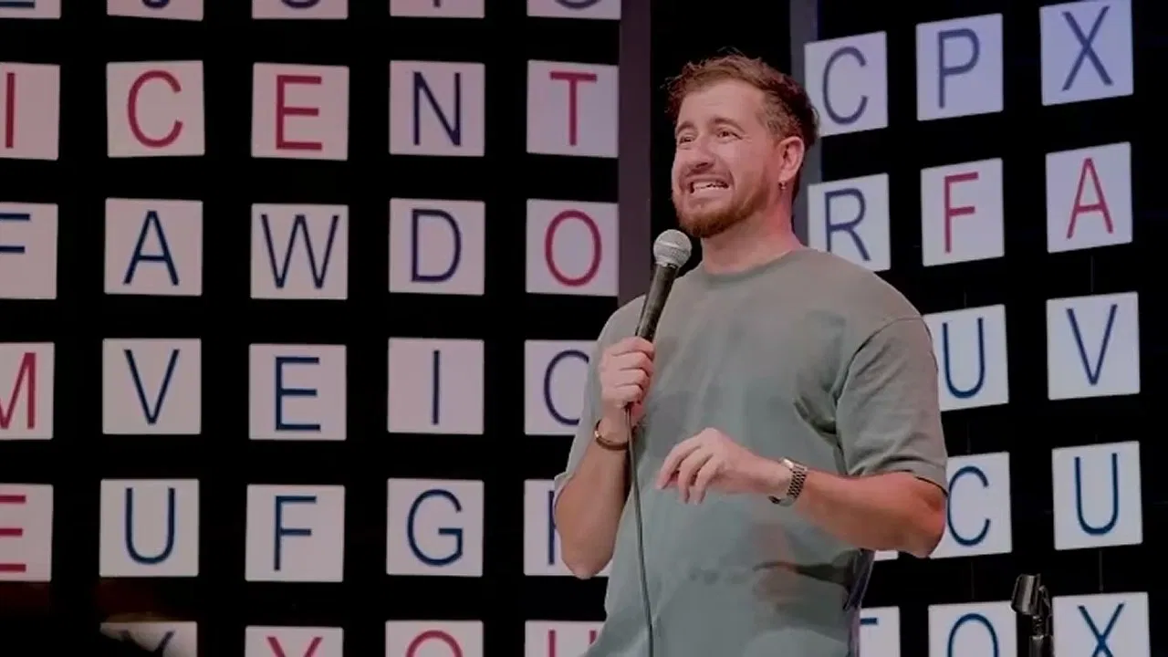 Afonso Padilha: Bilíngue Não Praticante backdrop