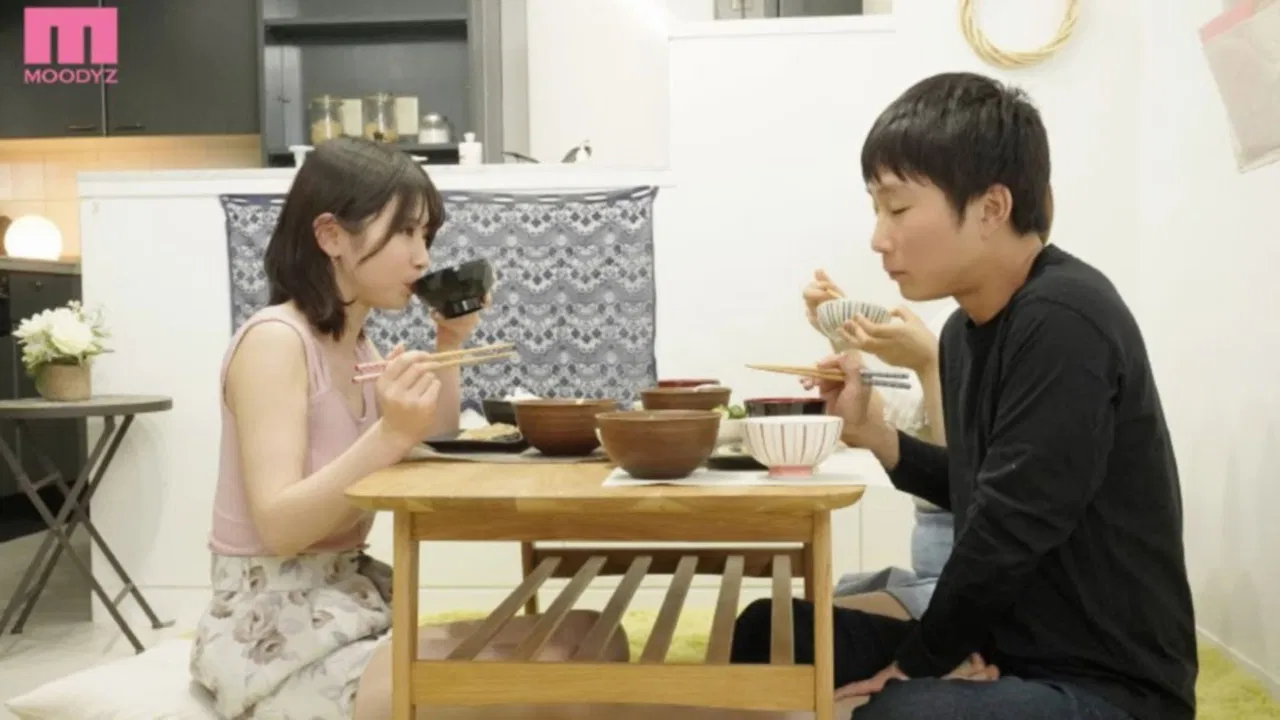 ノーブラで誘惑してくる彼女のお姉さんに興奮して性欲モンスター化！コンドーム1箱使い切っても更にヤリまくった backdrop