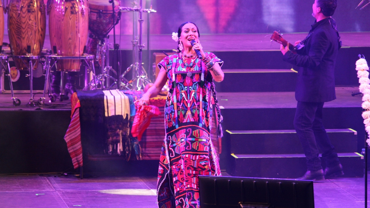 Lila Downs en el #50FIC backdrop