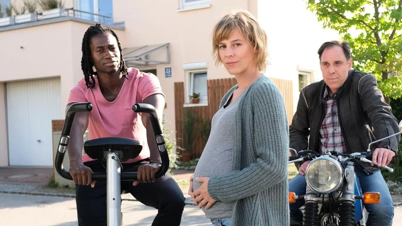 Annie – Kopfüber ins Leben backdrop