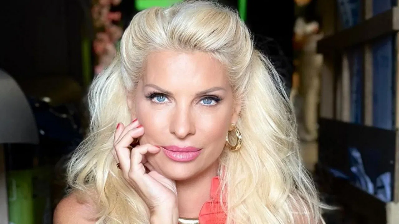 Καφές με την Ελένη backdrop