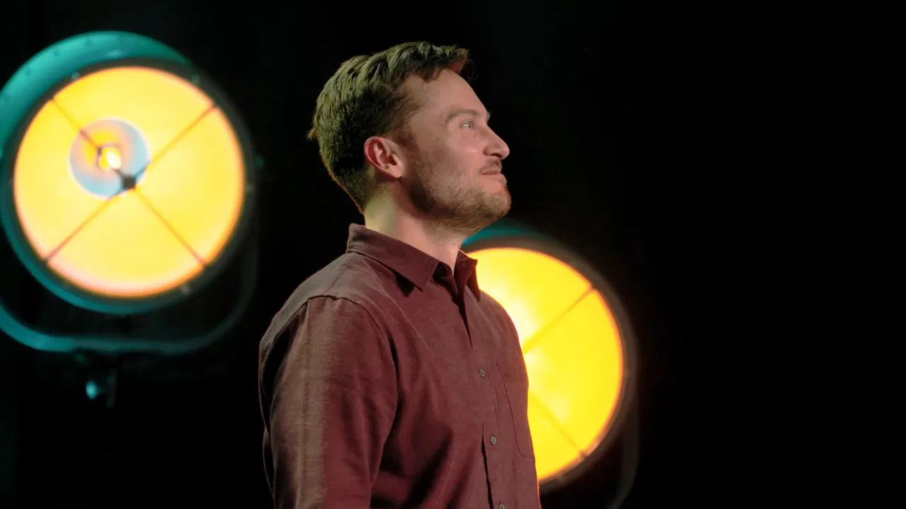 Zoltan Kaszas: London Fog backdrop