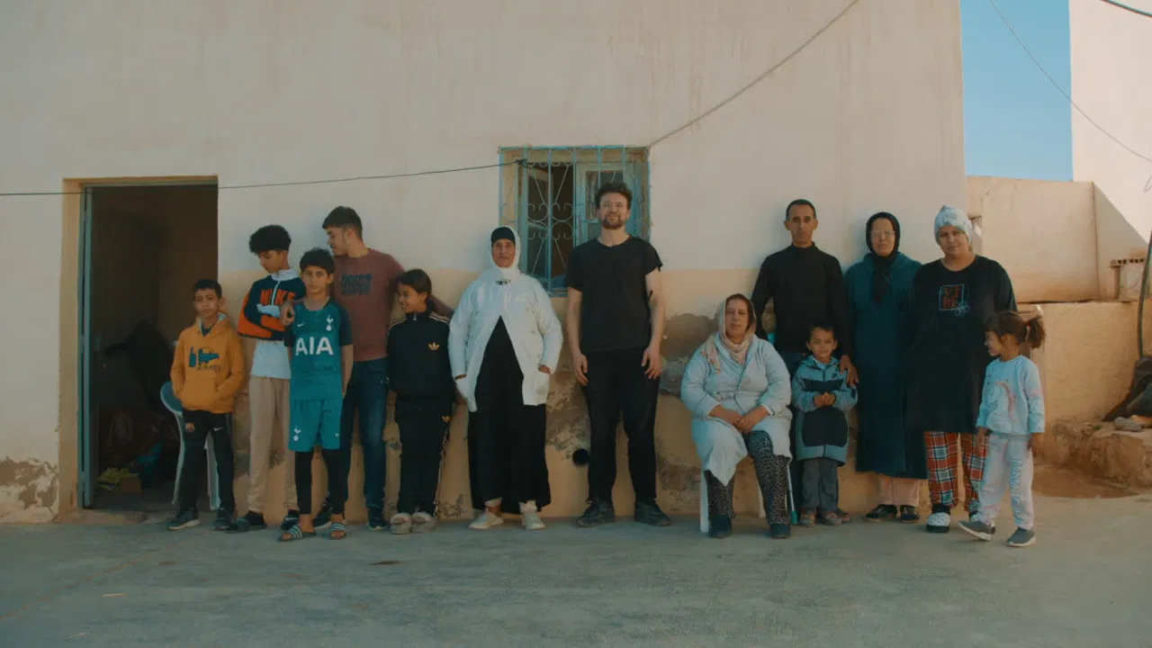 Dag Vreemde Man backdrop