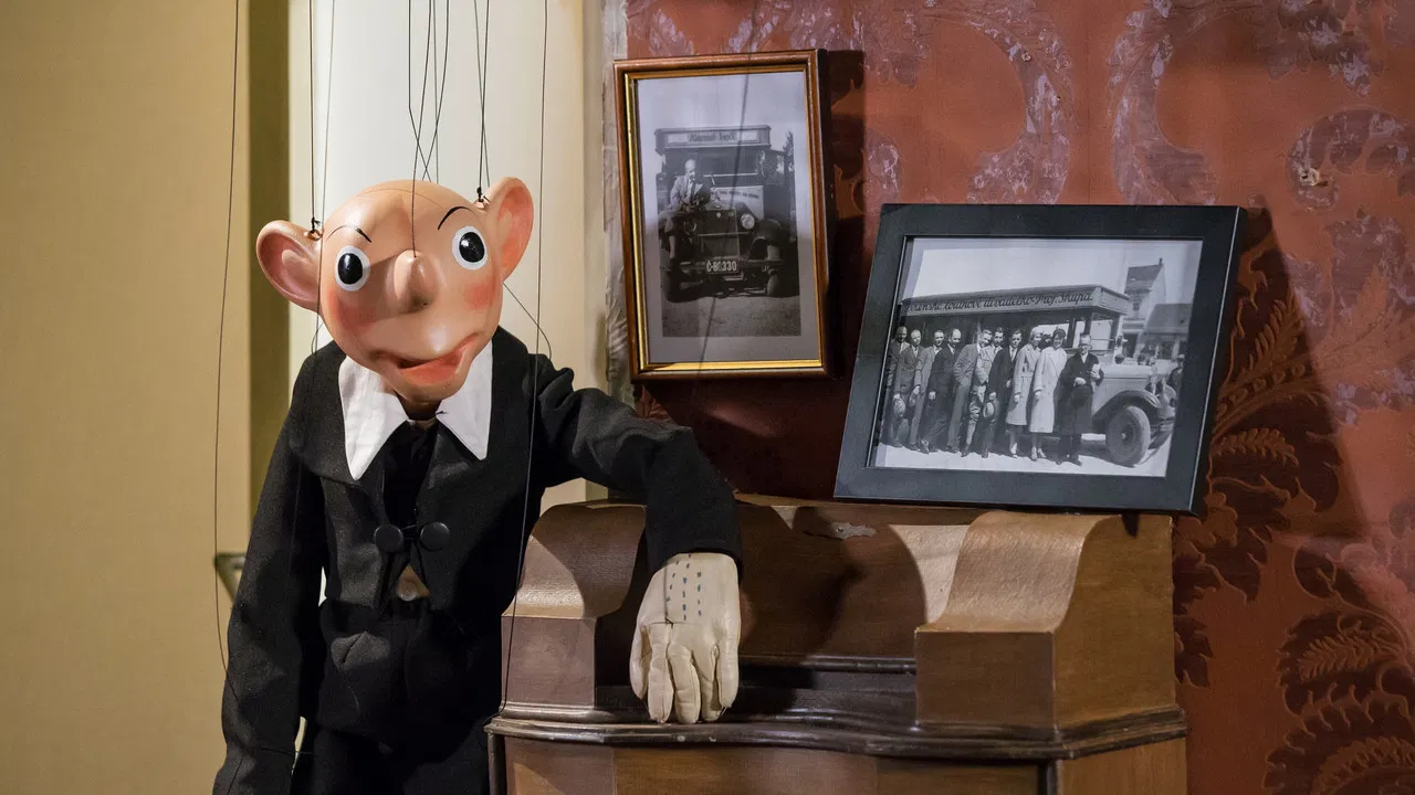 Neobyčejný život Josefa Spejbla backdrop