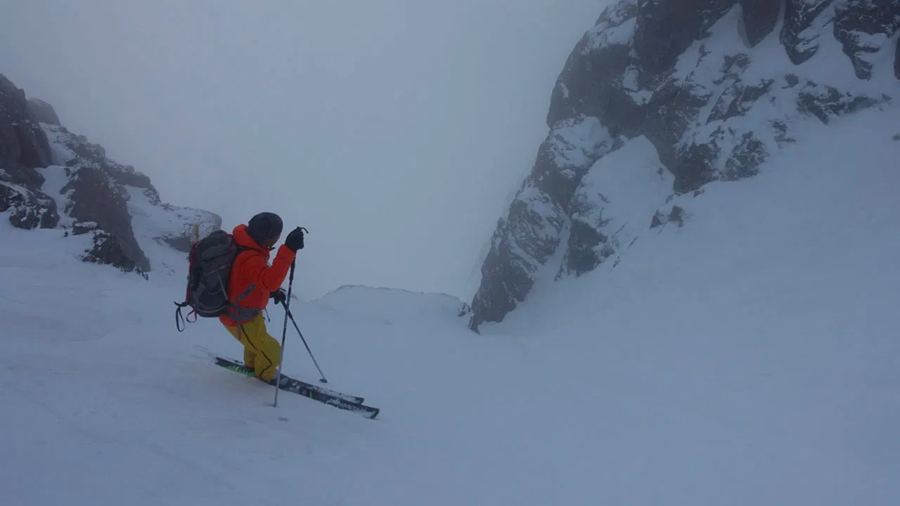 Le traversiadi. Cinque viaggi (più uno) con gli sci al limite delle Orobie backdrop