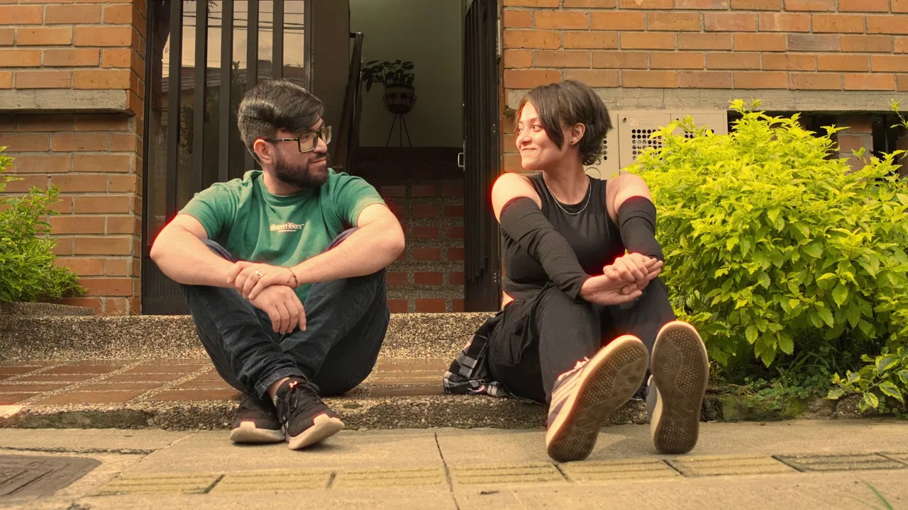 De la complicidad a la desconfianza backdrop