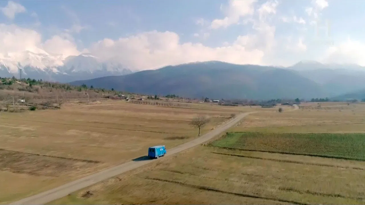 L'Aquila: una città italiana backdrop