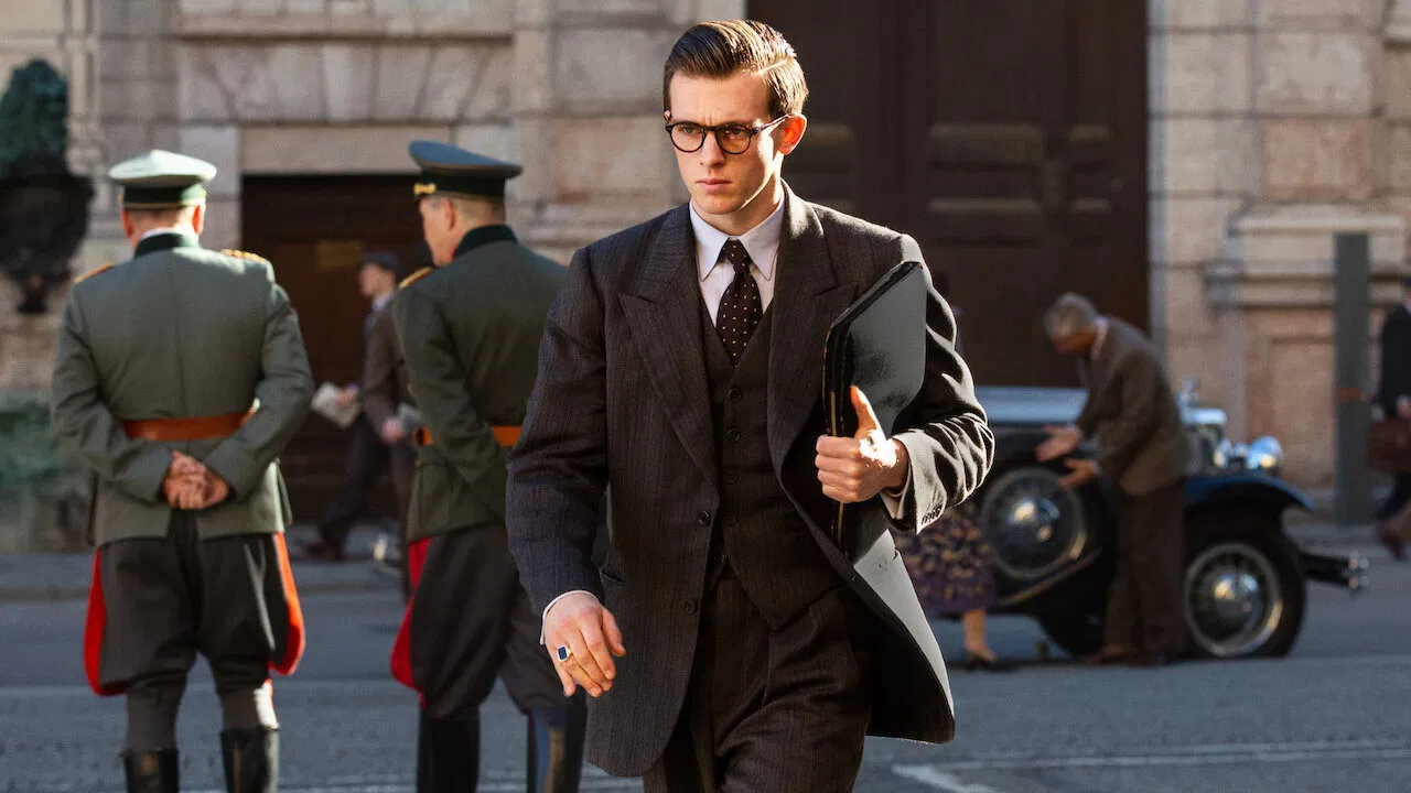 Munich – The Edge of War backdrop