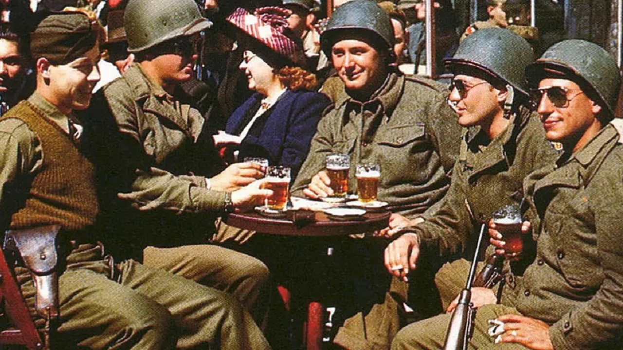 Ils ont filmé la guerre en couleurs backdrop