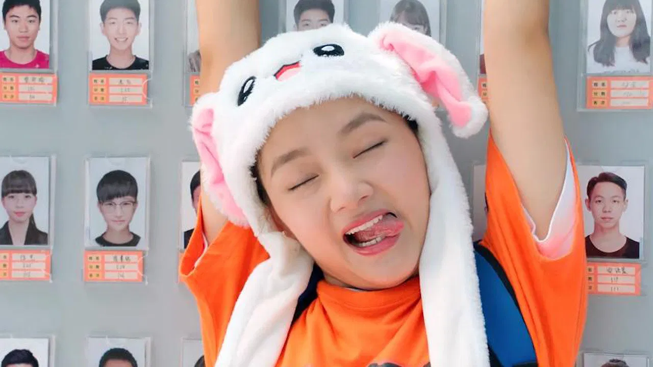 To Be a Better Girl backdrop