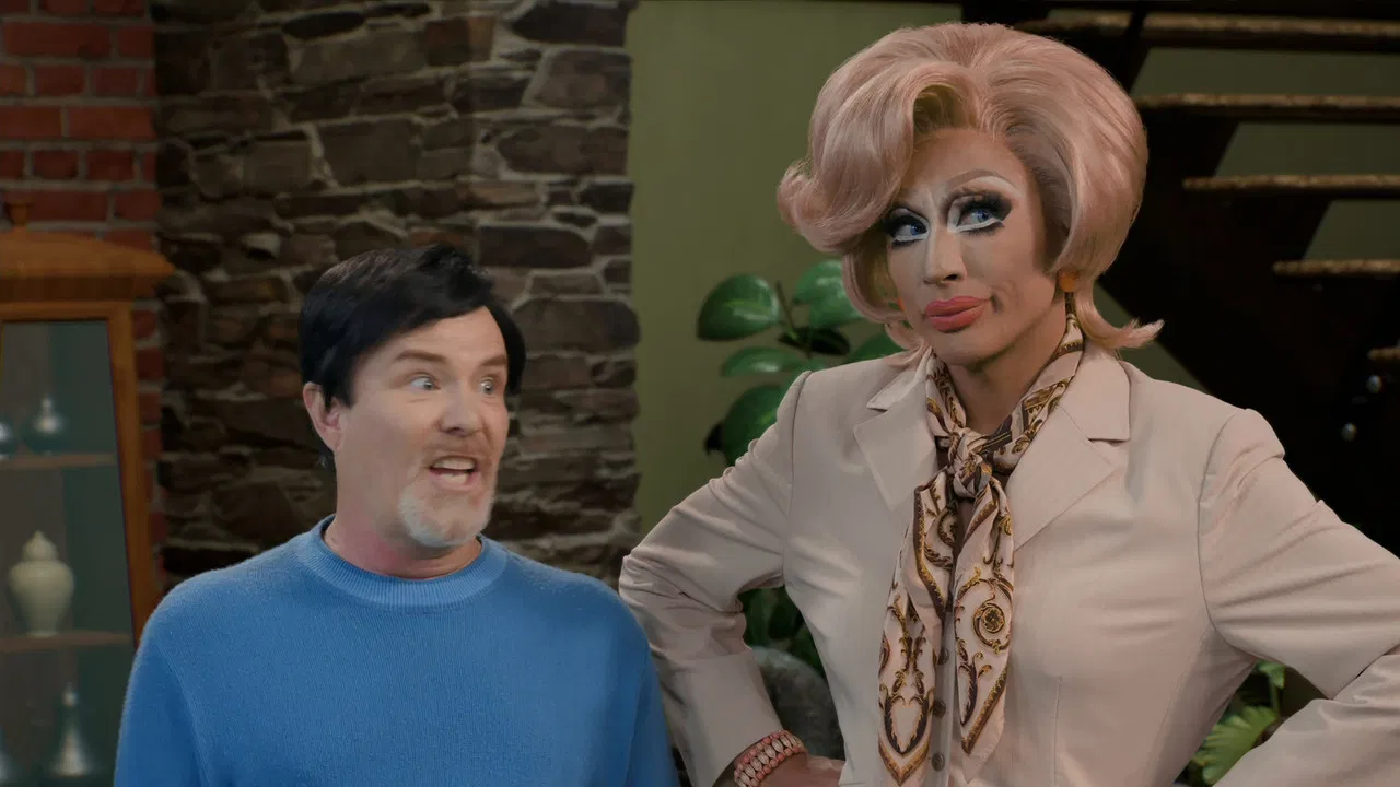 Dragging the Classics: The Brady Bunch backdrop