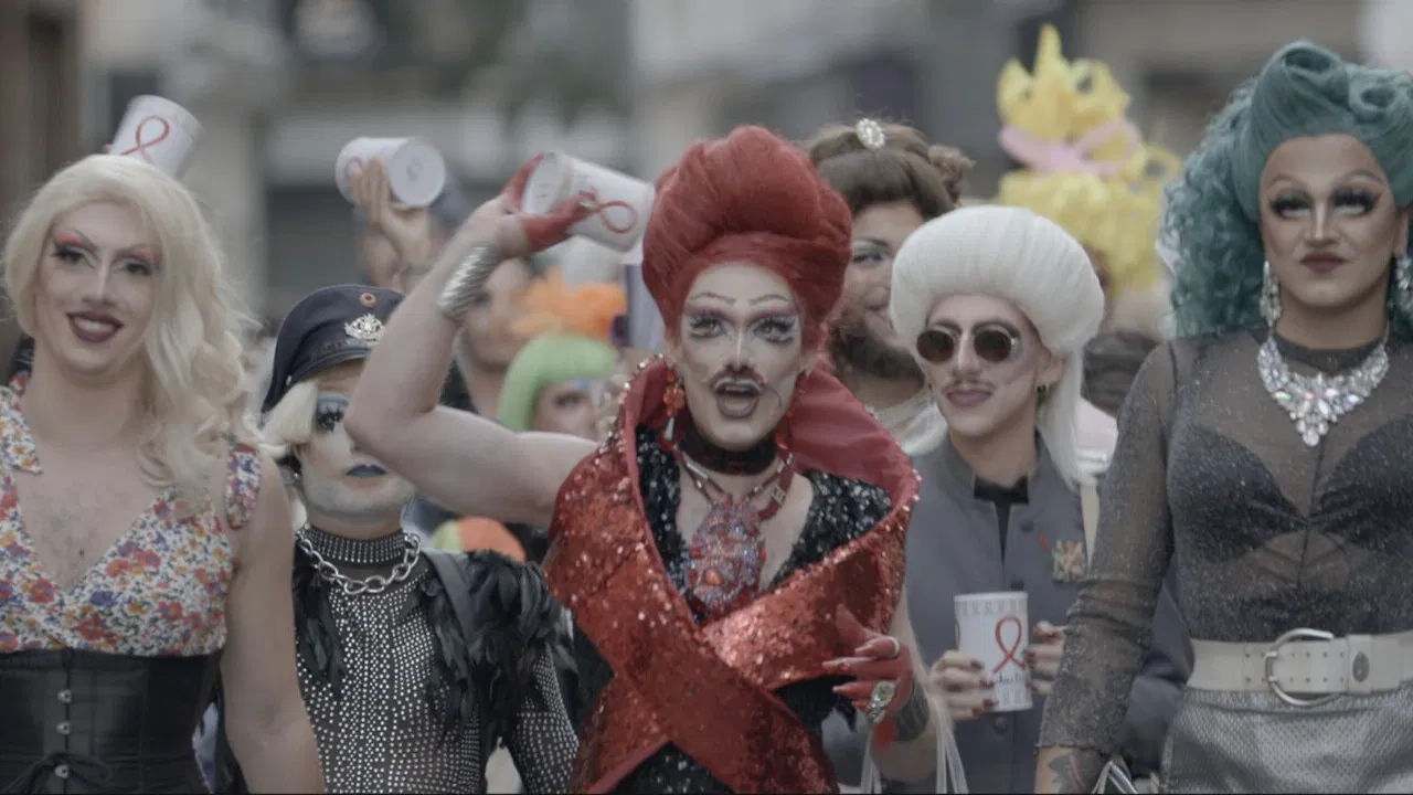 Minima and the Drags backdrop