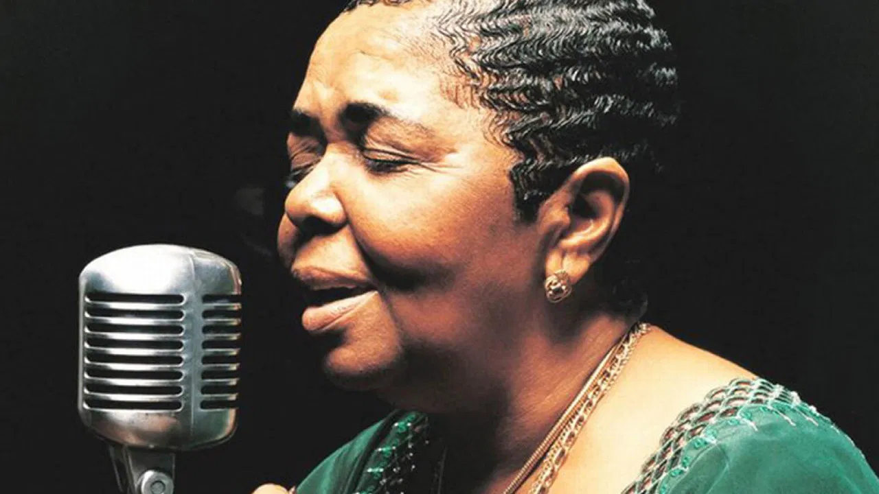 Cesaria Evora - Morna Blues backdrop