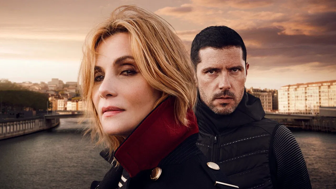 Insoupçonnable backdrop