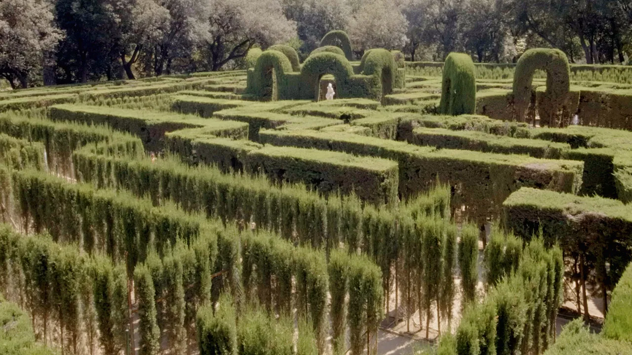 Laberint Sequences backdrop