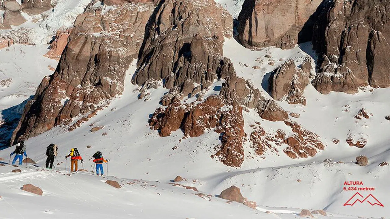 TUPUNGATO - empatía en la muerte backdrop