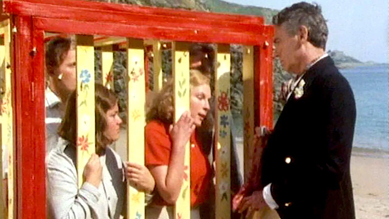 Five Go Mad on Mescalin backdrop