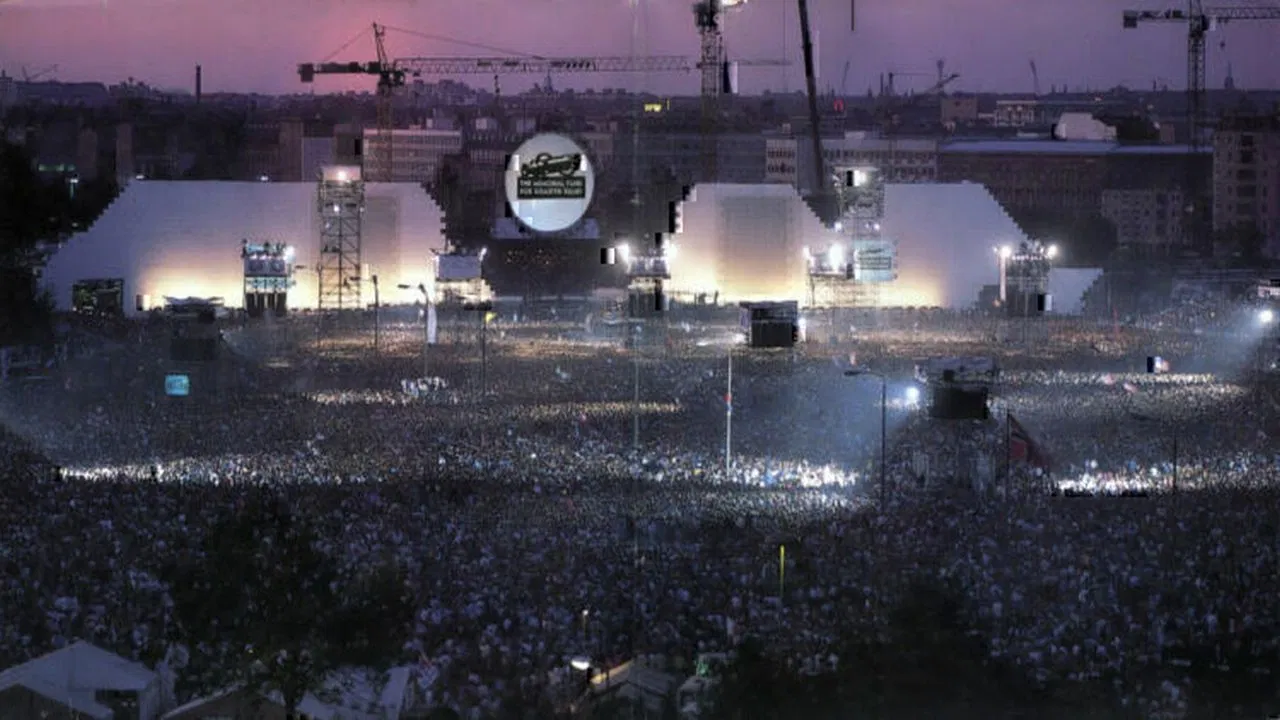 Roger Waters: The Wall - Live in Berlin backdrop