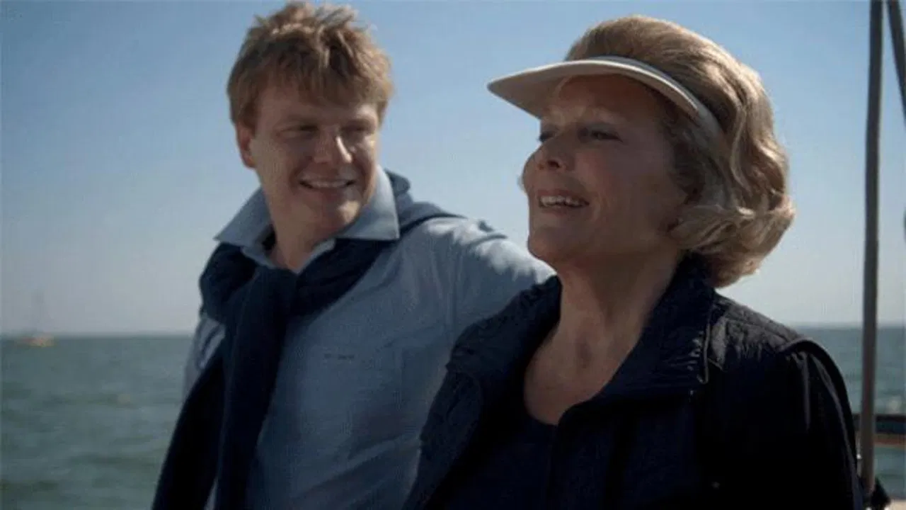 Beatrix, Orange under fire backdrop